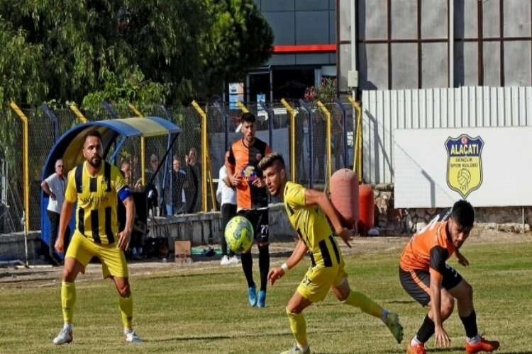 Alaçatıspor, zorlu maçta rakibini yenerek lider oldu haberinin görseli