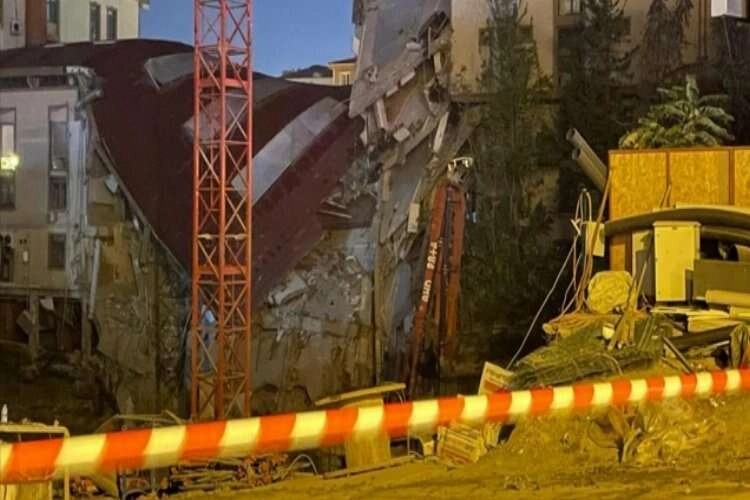 Küçükçekmece'de tedbir amaçlı boşaltılan 3 katlı özel üniversite binası çöktü haberinin görseli