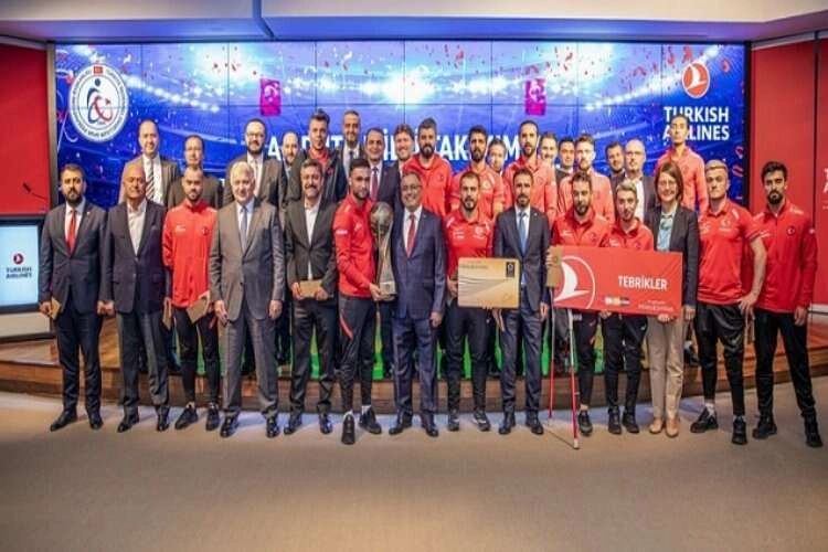 THY yönetimi dünya şampiyonu olan Ampute Futbol Milli Takımı'nı ağırladı haberinin görseli