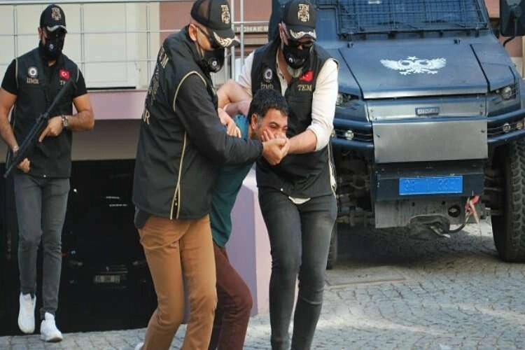 Bursa saldırısını gerçekleştiren terörist adliyeye sevk edildi haberinin görseli