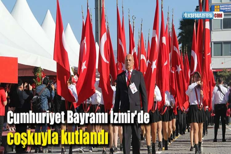 Cumhuriyet Bayramı İzmir'de coşkuyla kutlandı haberinin görseli