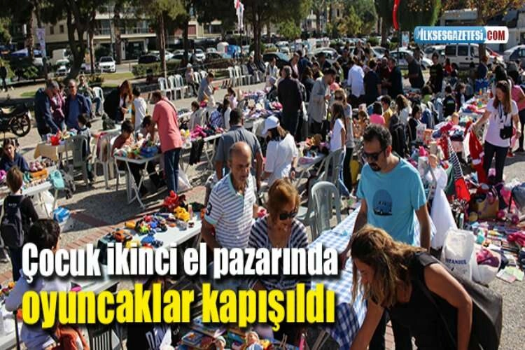 Çocuk ikinci el pazarında oyuncaklar kapışıldı haberinin görseli