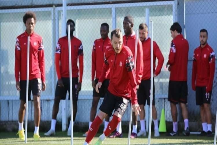 Sivasspor, Süper Lig'de yarın Antalyaspor'u konuk edecek haberinin görseli