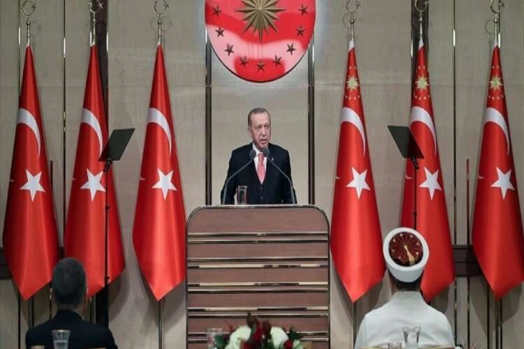 Cumhurbaşkanı Erdoğan: Başörtüsüne anayasal güvence kazandırırken, aileyi de korumayı hedefliyoruz haberinin görseli