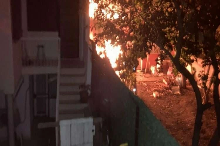 İzmir’de evde çıkan yangında 1 kişi hayatını kaybetti haberinin görseli
