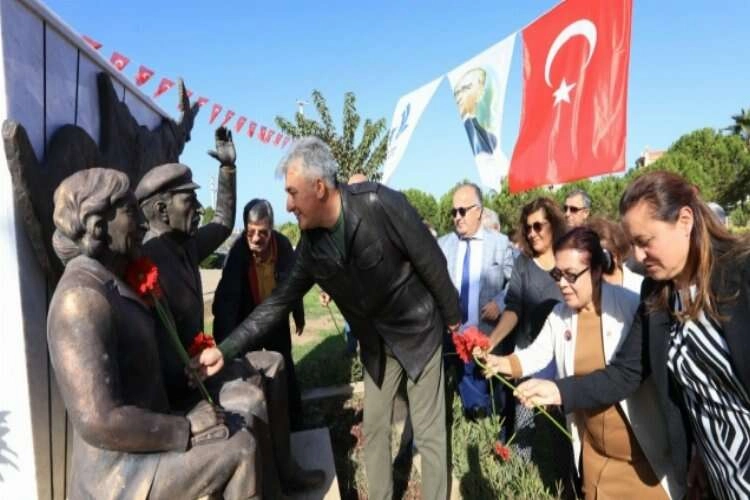 Ecevit 16.yılında Büstü Başında Anıldı haberinin görseli