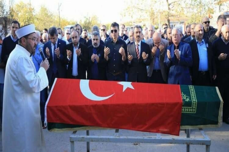 Koronavirüs Bilim Kurulu Üyesi Prof. Dr. Midilli son yolculuğuna uğurlandı haberinin görseli