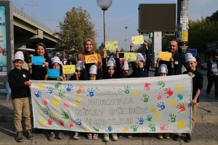 Minik eller, lösemili çocuklar için broşür hazırladı haberinin görseli