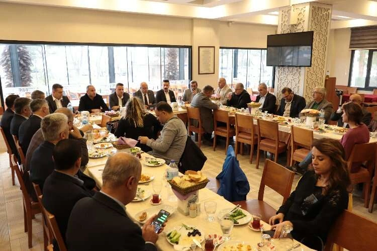 Türk-İş'e bağlı tüm sendika başkanları Aliağa’da toplandı haberinin görseli