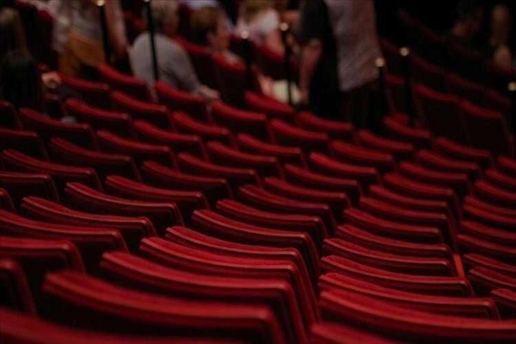 Kültür ve Turizm Bakanlığından özel tiyatrolara 32 milyon liralık destek haberinin görseli