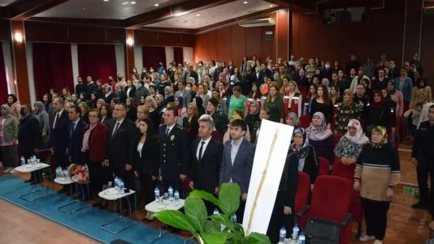 Narkotik polisinden Bergamalı annelere uyuşturucu semineri