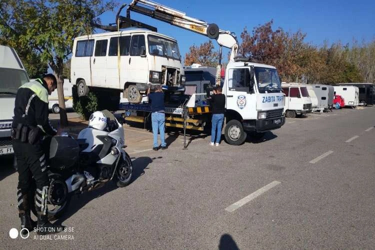 İnciraltı Kent Ormanı’ndaki karavanlar kaldırıldı