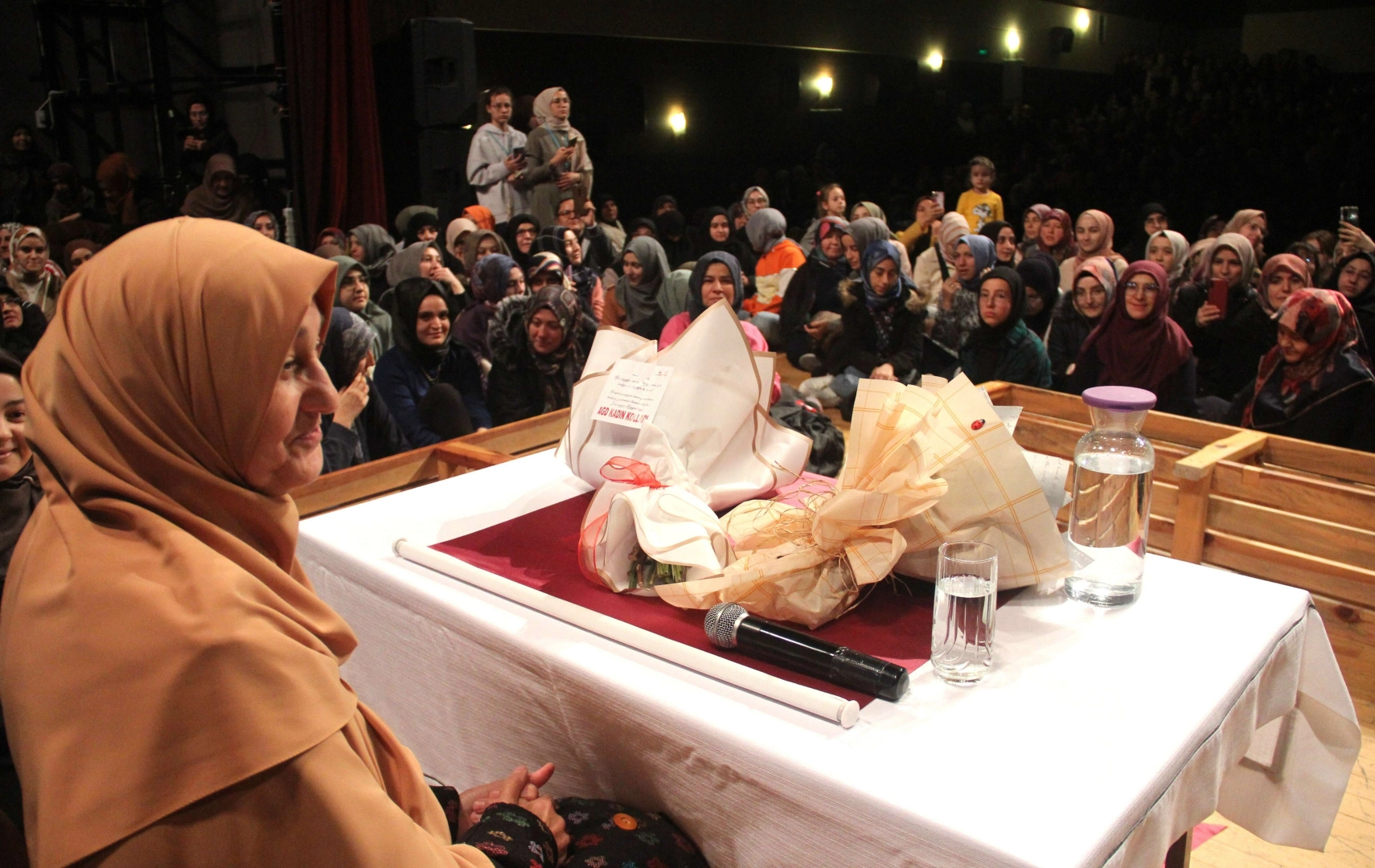 Kütahya'da "Huzurlu aile, huzurlu toplum" konulu konferans