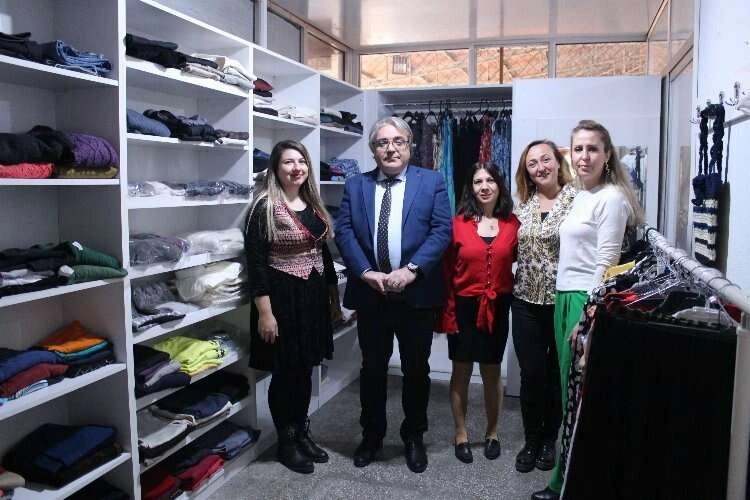 Okulun içinde bir iyilik mağazası: El Ele Butik haberinin görseli