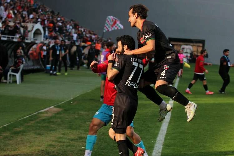 Karşıyaka’dan lidere yakın markaj haberinin görseli
