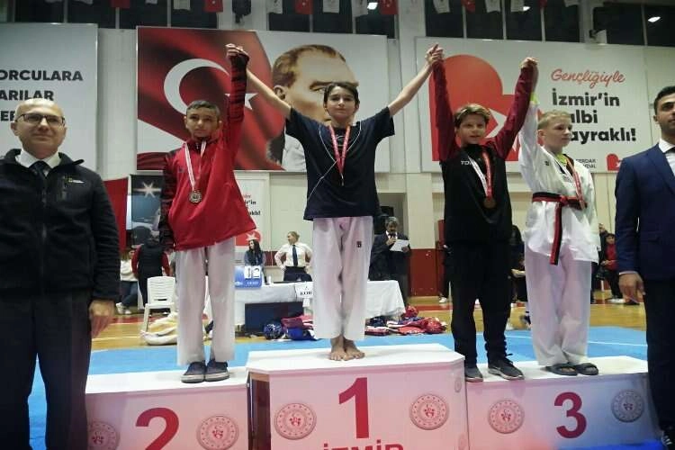 Bayraklılı sporculardan 3 madalya daha haberinin görseli