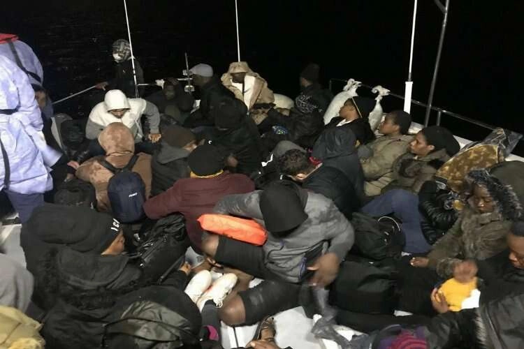 Ege'de 185 göçmen kurtarıldı haberinin görseli