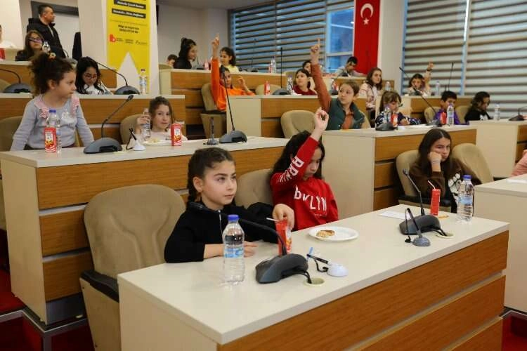 Bayraklı’nın çocukları: “Yarınları biz kuracağız” haberinin görseli