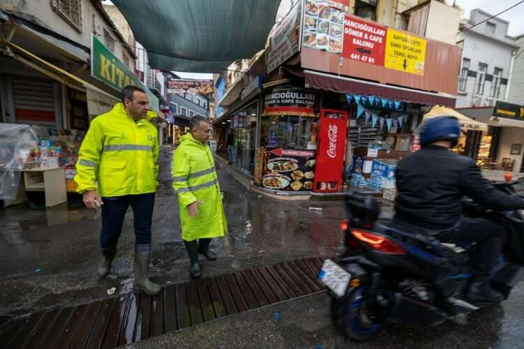 Beklenen yağışlar geldi, İZSU teyakkuza geçti haberinin görseli