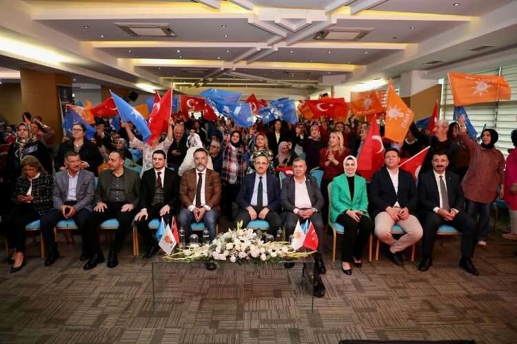 AK Parti İzmir’de Teşkilat Akademisi ‘Türkiye Yüzyılı’ eğitim programı haberinin görseli