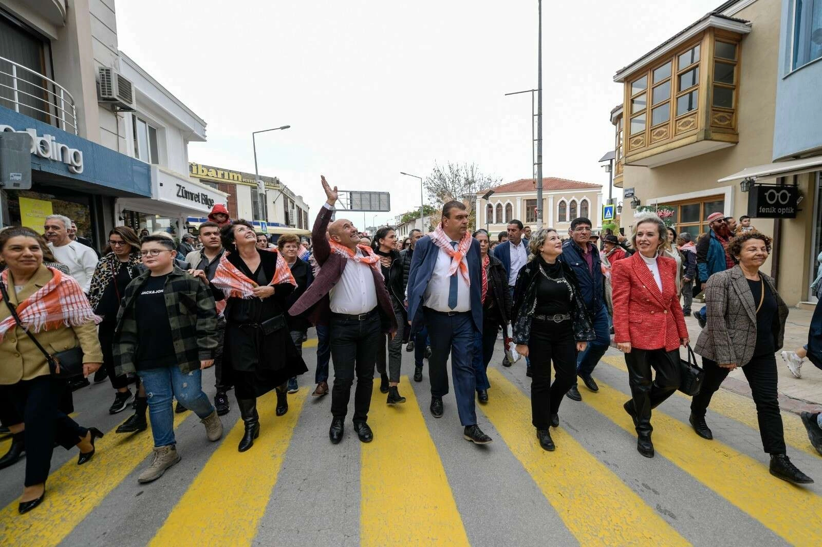 Seferihisar’da Mandalina Şenliği renkli anlara sahne oldu