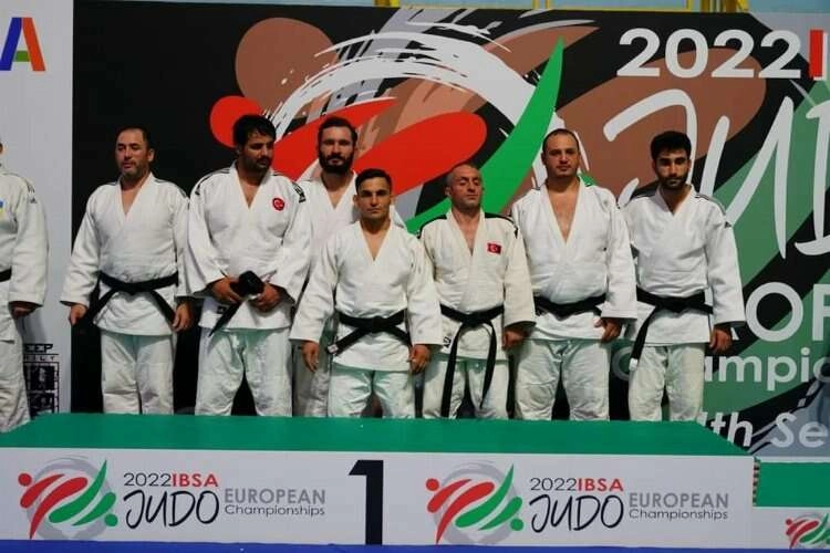 İzmir’in milli sporcuları Paris yolunda haberinin görseli
