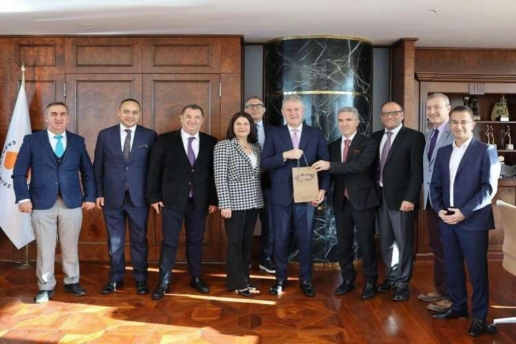 Kubba: “İzmir sağlık turizmi açısından biçilmiş kaftan” haberinin görseli