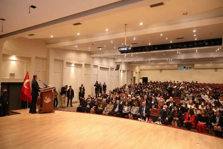 DEÜ’de Öğretmenler Günü töreni haberinin görseli