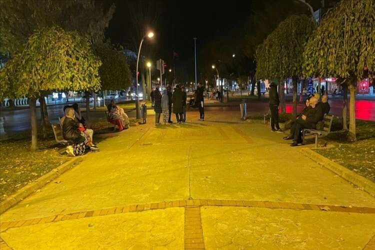 Düzce'nin Gölyaka ilçesinde 5,9 büyüklüğünde deprem haberinin görseli