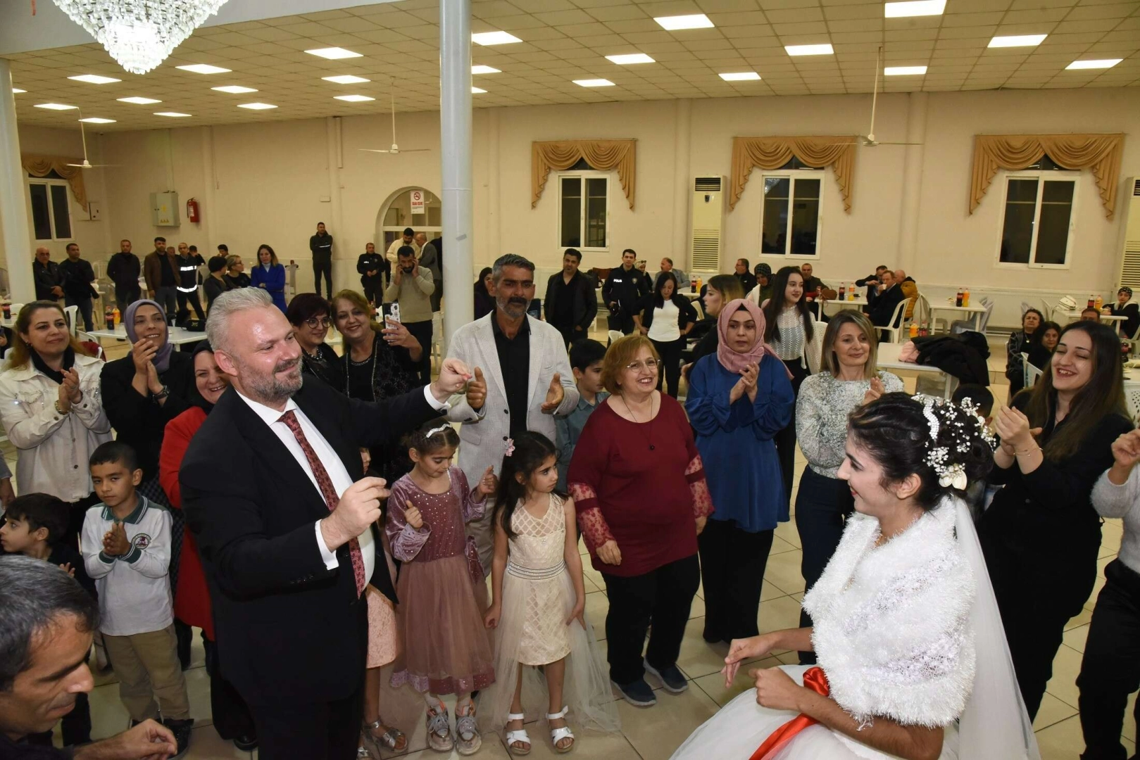 Özel gereksinimli Rabia'nın düğün hayali gerçek oldu
