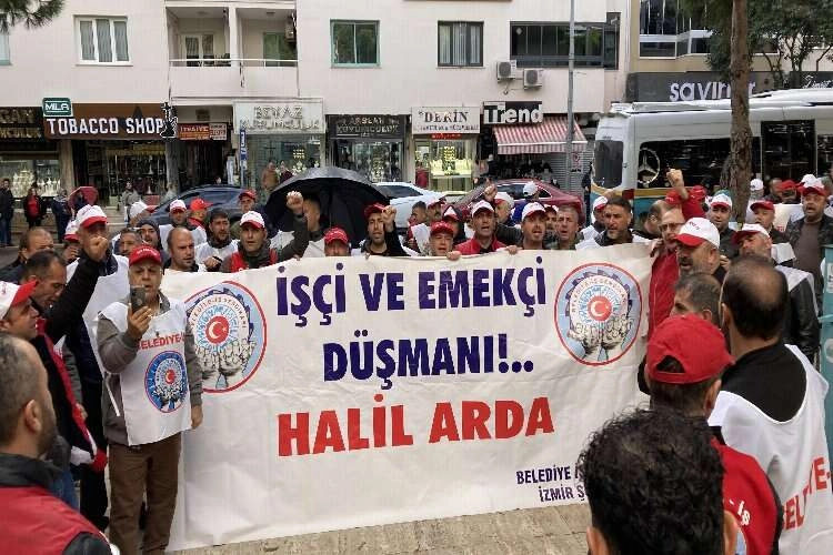 Tazminatsız işten çıkarıldıklarını iddia eden işçilerden Gaziemir Belediyesi önünde eylem haberinin görseli