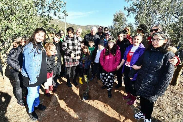Zeytini merkezine alan ilk çocuk festivali İzmir’de yapıldı haberinin görseli