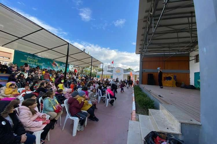İzmir’de Çocuk Hakları Günü unutulmadı haberinin görseli