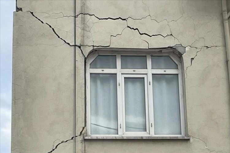 Düzce'de 181 yapının ağır hasarlı olduğu belirlendi haberinin görseli