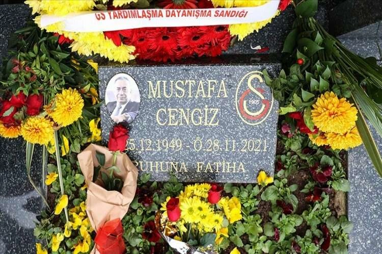 Galatasaray'da eski başkan Mustafa Cengiz, kabri başında anıldı haberinin görseli