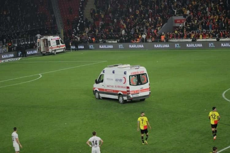 İzmir derbisine olaylar damga vurdu: İşte yaşananların özeti haberinin görseli