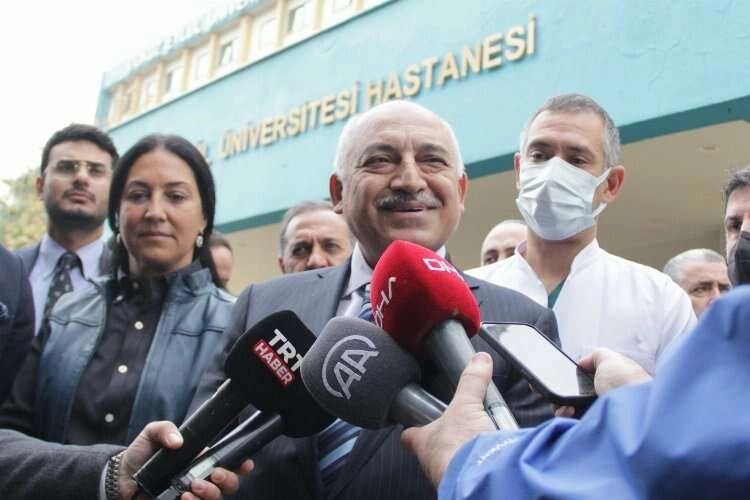 TFF Başkanı Büyükekşi, derbide yaralanan taraftarı Şampiyonlar Ligi finaline davet etti haberinin görseli