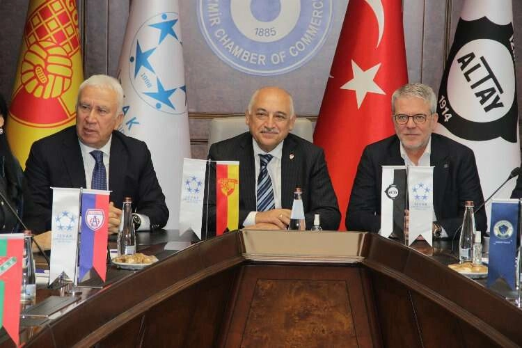 TFF Başkanı Büyükekşi, İzmirli kulüp başkanlarıyla buluştu haberinin görseli