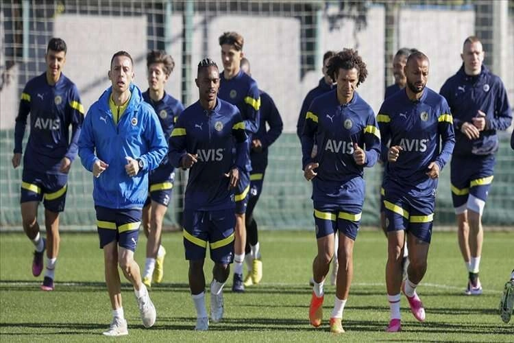 Fenerbahçe 6-10 Aralık'ta Antalya'da kamp yapacak haberinin görseli