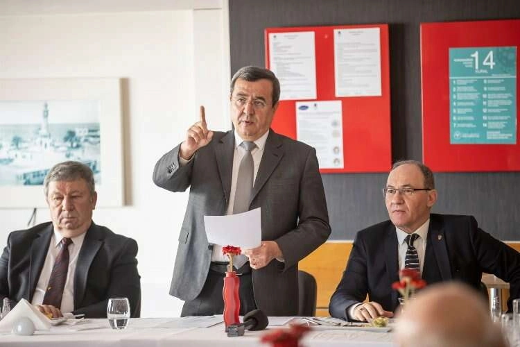 Batur’dan İZGEP toplantısında  kentsel dönüşüm vurgusu haberinin görseli