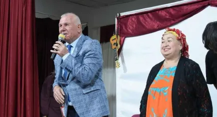 Karakayalı’dan çocuklara tiyatro sürprizi haberinin görseli