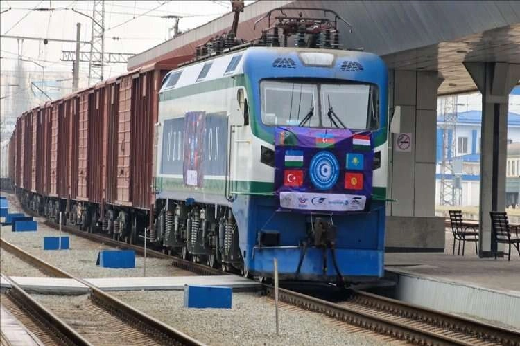 İzmir'den yola çıkan ilk kargo treni, İran ve Türkmenistan üzerinden Özbekistan'a ulaştı haberinin görseli