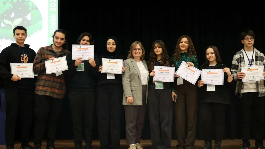 Çalıştayda yer alan 14 okula katılım belgelerini Milli Eğitim Bakan Yardımcısı Prof. Dr. Petek Aşkar takdim etti.