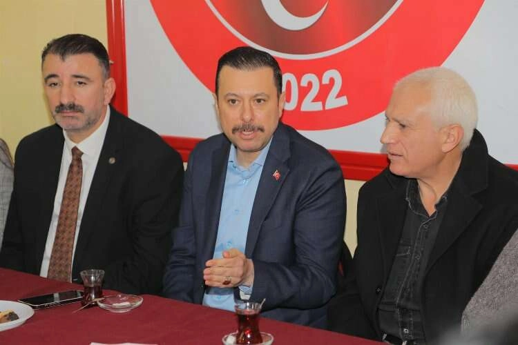 Güzelyalı'dan Gültepe'ye Konak'ı turladı, CHP'li yerel yönetimlere çağrı yaptı; İş yapın polemik üretmeyin! haberinin görseli