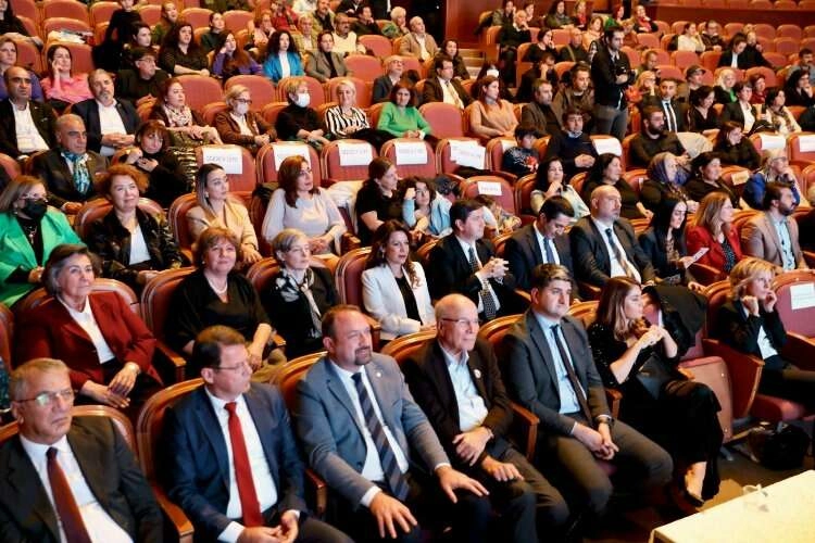 Çiğli Belediyesinin kadınlara özel projesine ödül haberinin görseli