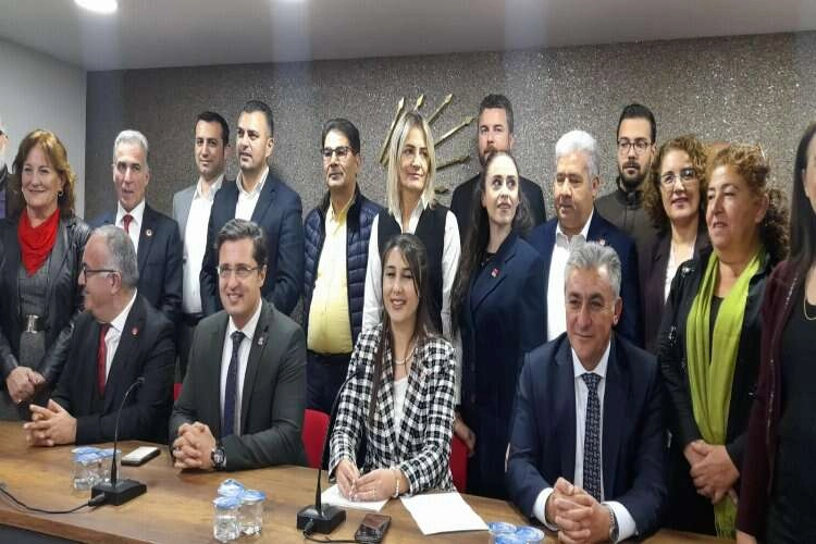 CHP İzmir’de istifa maratonu başladı: Alçay’dan vekillik mesajları! haberinin görseli