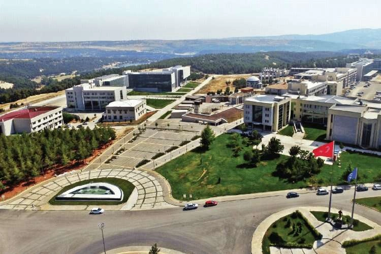 Uşak Üniversitesi 26 Sözleşmeli Personel alıyor haberinin görseli