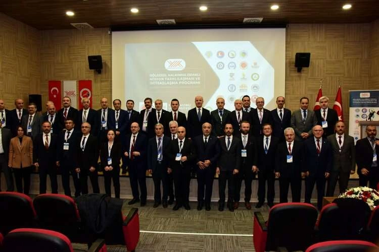 Rektör Demir Bölgesel Kalkınma Odaklı Üniversiteler Toplantısına Katıldı haberinin görseli