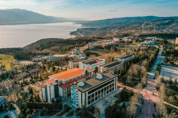 Sakarya Üniversitesi 3 Öğretim Görevlisi alıyor haberinin görseli
