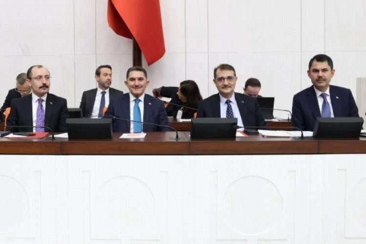 İYİ Parti ve CHP'li vekillerden TBMM tepkisi! haberinin görseli